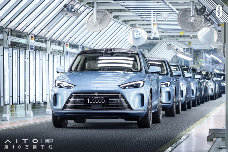 Mobil Produksi AITO ke 100.000